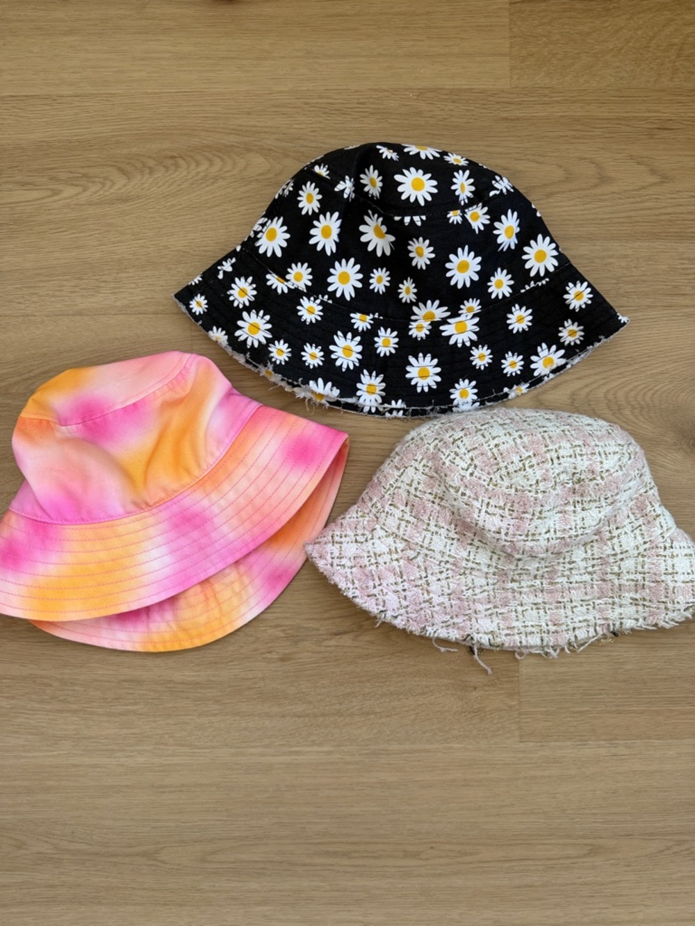 Art Class Black Daisy Print Bucket Hat with White & Yellow Flowers
